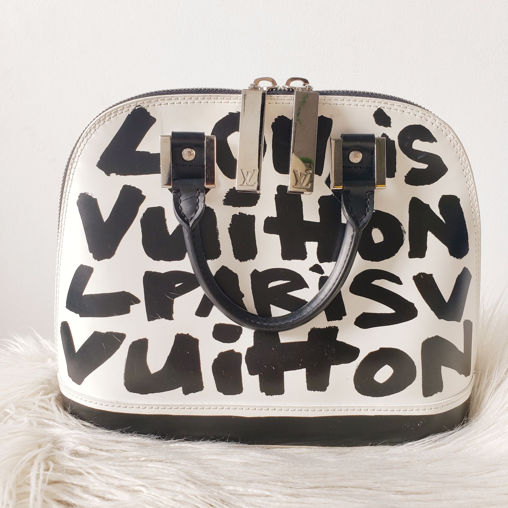 LOUIS VUITTON GRAFFITI ALMA MM