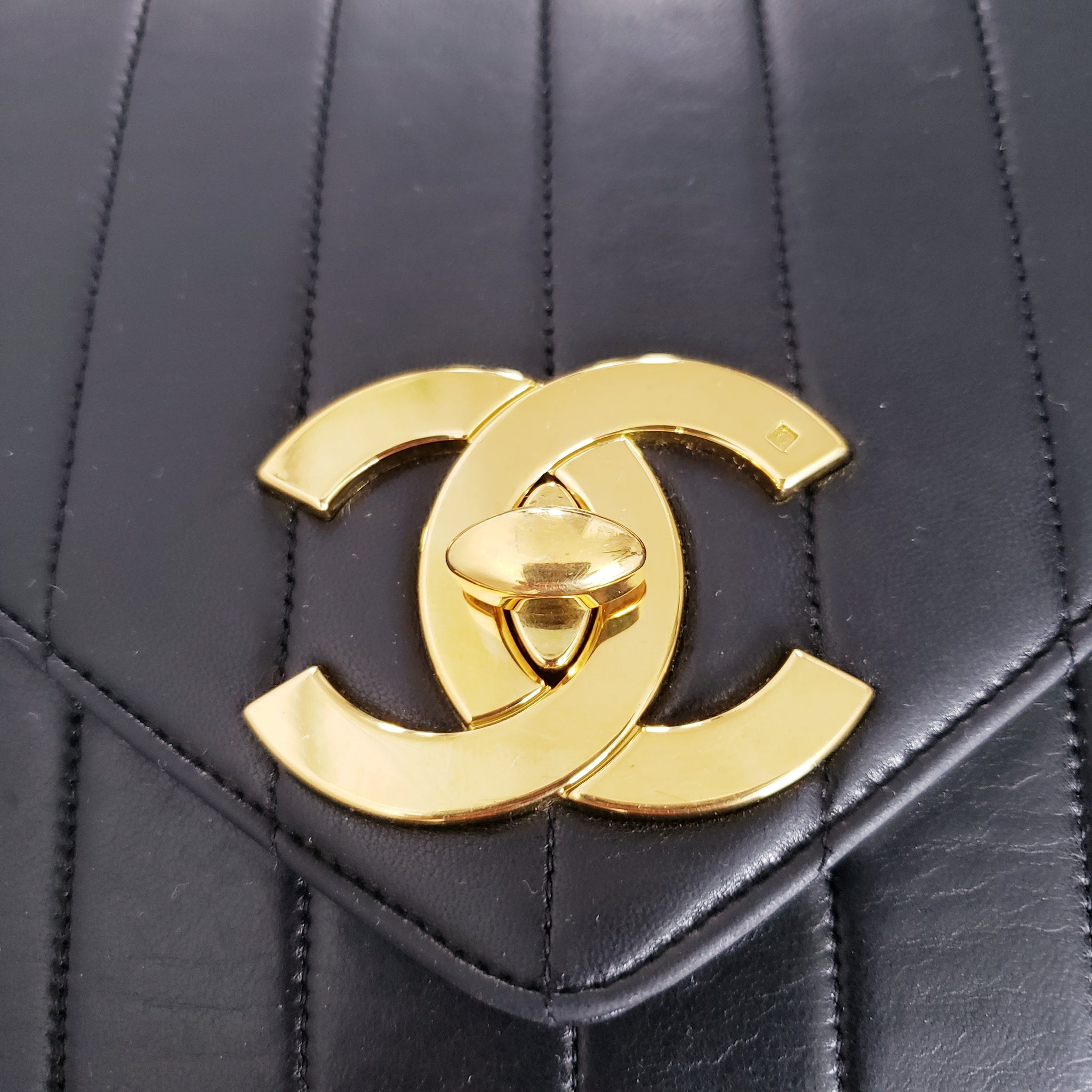 RARE CHANEL VERTICAL QUILT ENVELOPE FLAP BAG